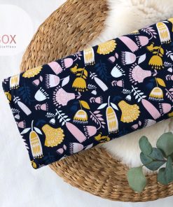 Reststück 35cm Jersey Öko-Tex-100 – Abstrakte-Blumen (dunkelblau/rosa/senf/weiß)